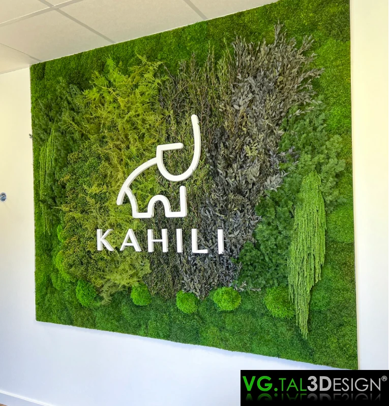 Pflanzenwand mit Kahili-Schild und Logo, Genf
